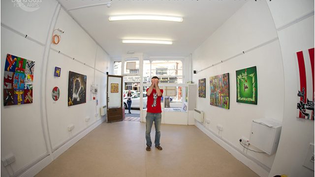 Exposition de l'artiste graffeur Oré à Portsmouth en Angleterre.