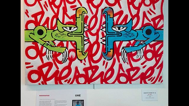 Tableau street art de l'artiste graffeur Oré lors d'une exposition à Paris.