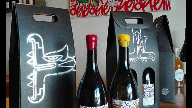 Coffrets Art urbain et Vin crées par l'artiste graffeur Oré. Pour le projet street art au Domaine Les Ondines.