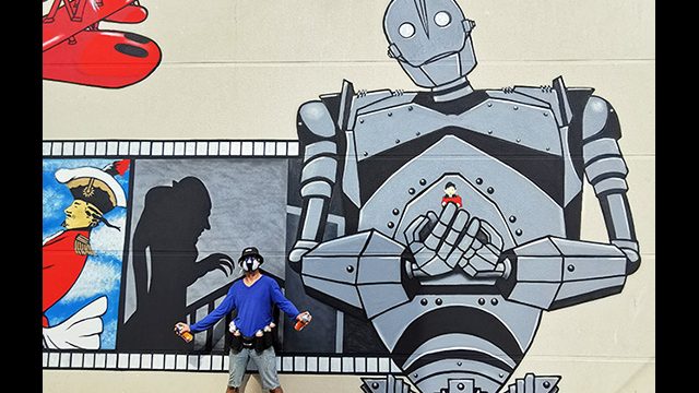 Fresque street art de l'artiste graffeur Oré. Au Lux à Caen. Film Iron Giant.