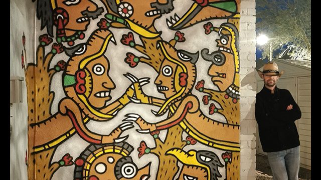 Fresque de l'artiste graffeur Oré. Peinture street art qui représente des personnages précolombiens. Fait à Phoenix en Arizona.