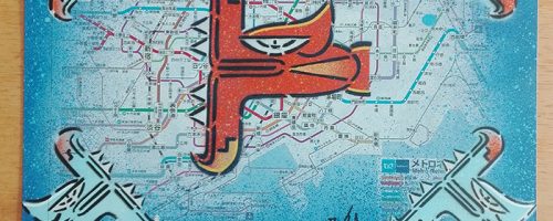 Plan de Métro de Tokyo peint par l'artiste graffeur Oré. Bleu et orange. Pochoir street Art.